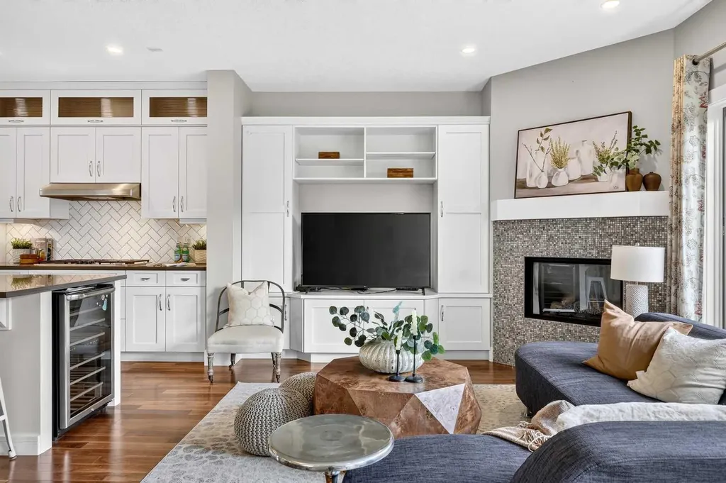 536 53 Avenue SW Calgary AB T2V 0B9