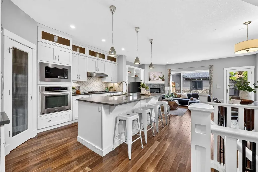 536 53 Avenue SW Calgary AB T2V 0B9
