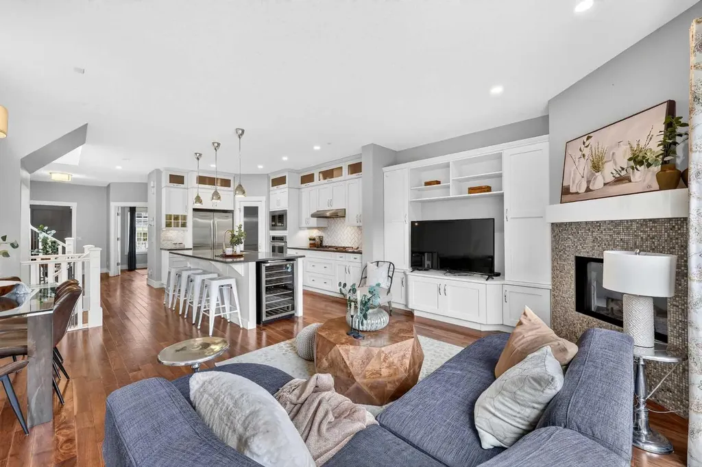 536 53 Avenue SW Calgary AB T2V 0B9