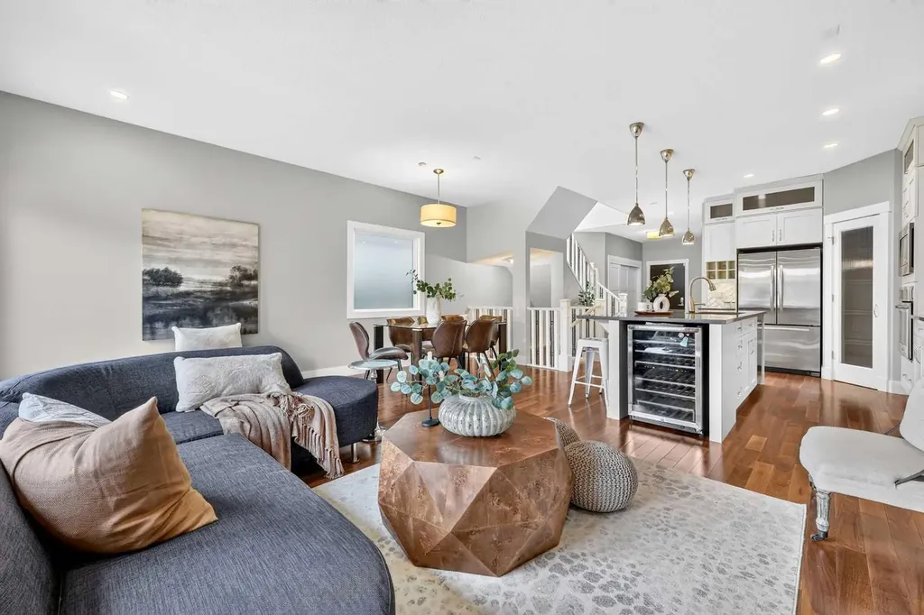 536 53 Avenue SW Calgary AB T2V 0B9