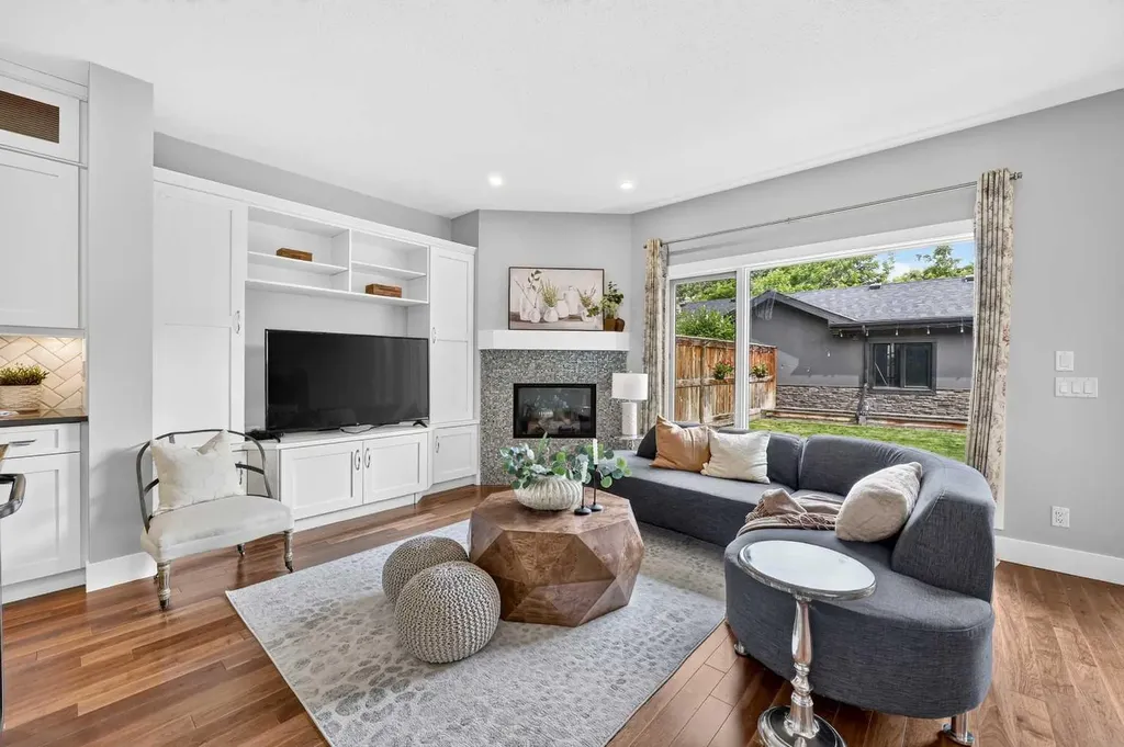 536 53 Avenue SW Calgary AB T2V 0B9