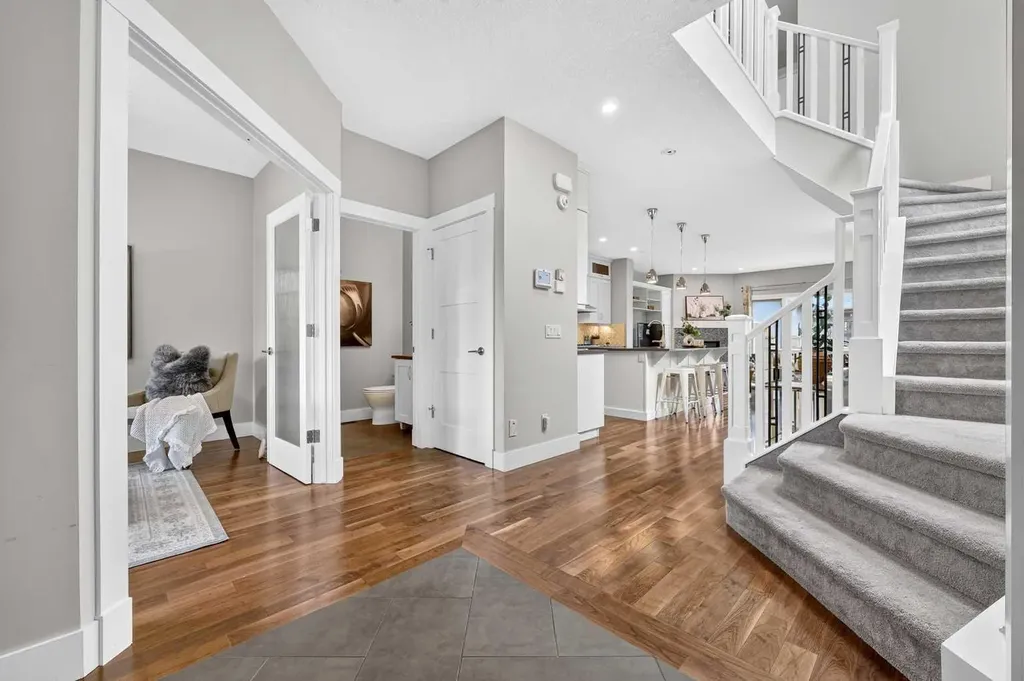 536 53 Avenue SW Calgary AB T2V 0B9