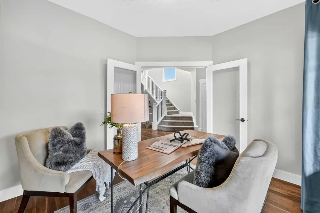 536 53 Avenue SW Calgary AB T2V 0B9