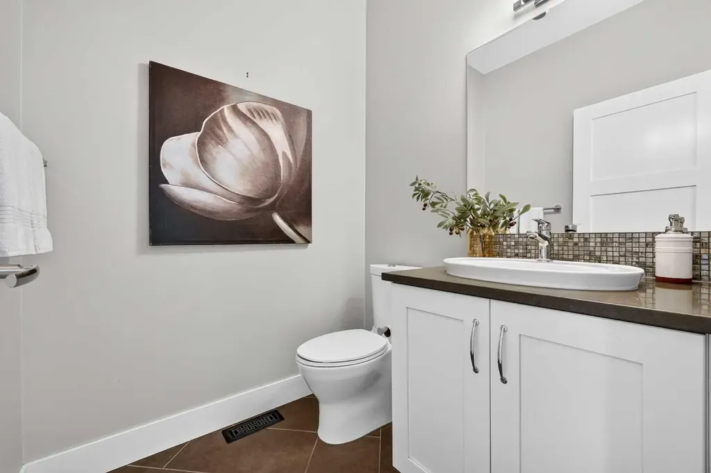 536 53 Avenue SW Calgary AB T2V 0B9
