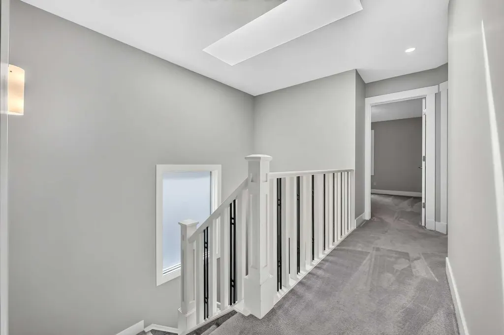 536 53 Avenue SW Calgary AB T2V 0B9