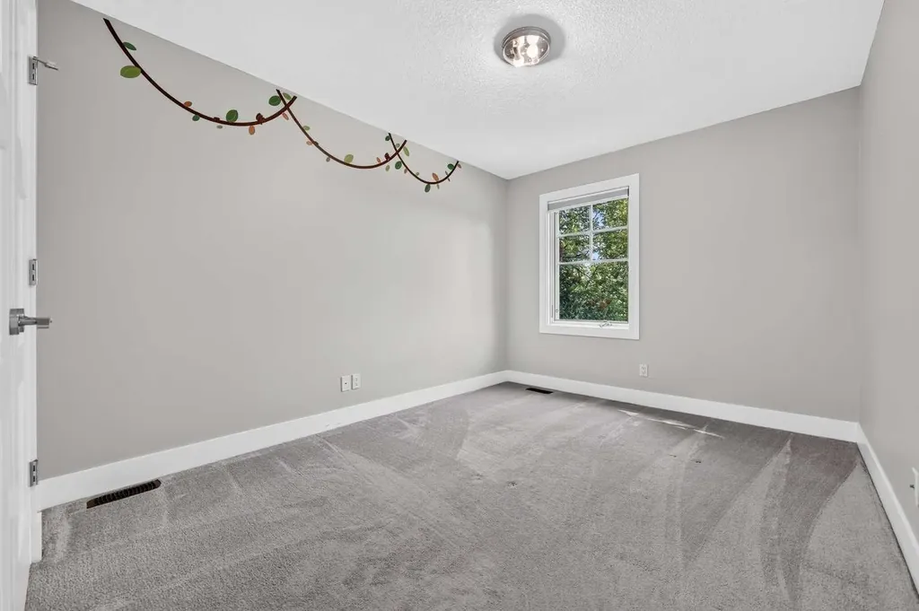 536 53 Avenue SW Calgary AB T2V 0B9