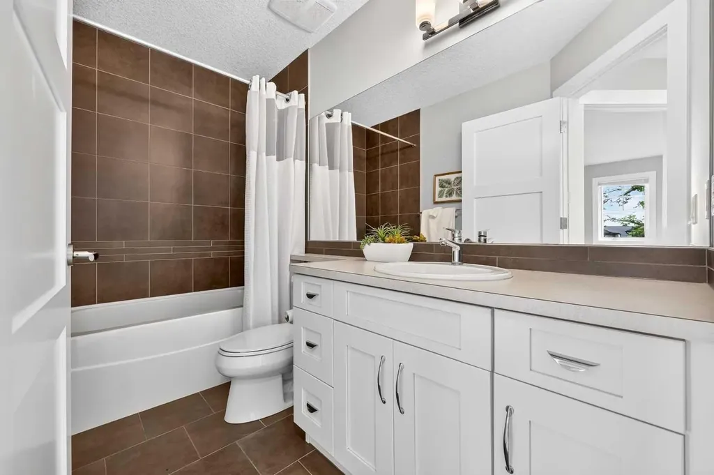 536 53 Avenue SW Calgary AB T2V 0B9