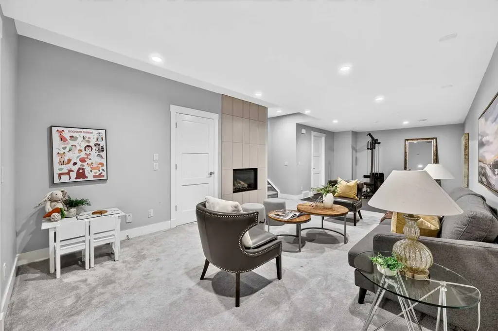 536 53 Avenue SW Calgary AB T2V 0B9