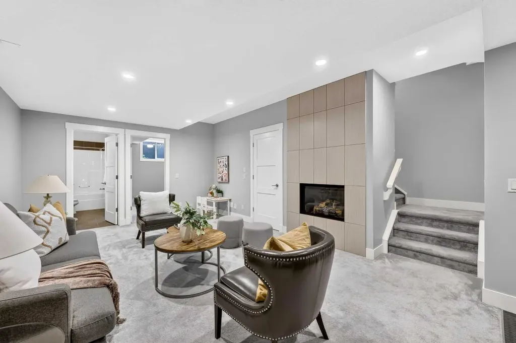 536 53 Avenue SW Calgary AB T2V 0B9