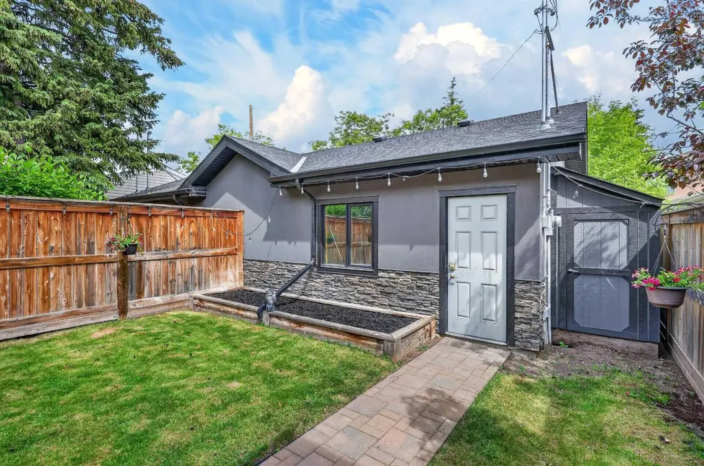 536 53 Avenue SW Calgary AB T2V 0B9