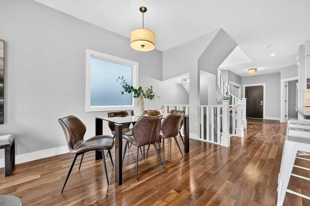 536 53 Avenue SW Calgary AB T2V 0B9