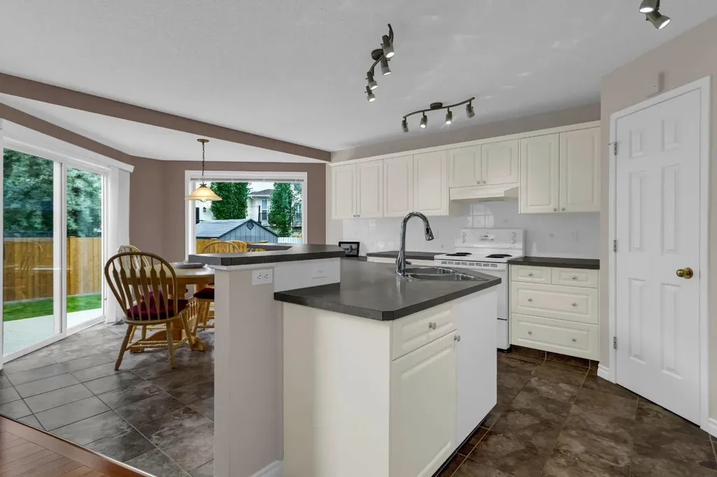 3751 Douglas Ridge Link SE Calgary AB T2Z3H7