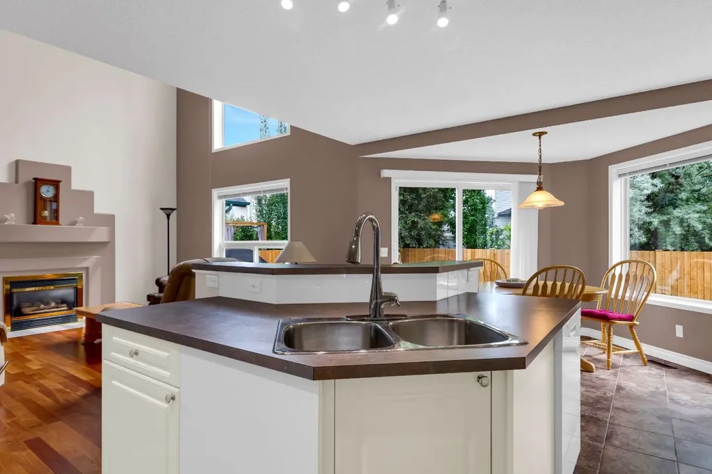 3751 Douglas Ridge Link SE Calgary AB T2Z3H7