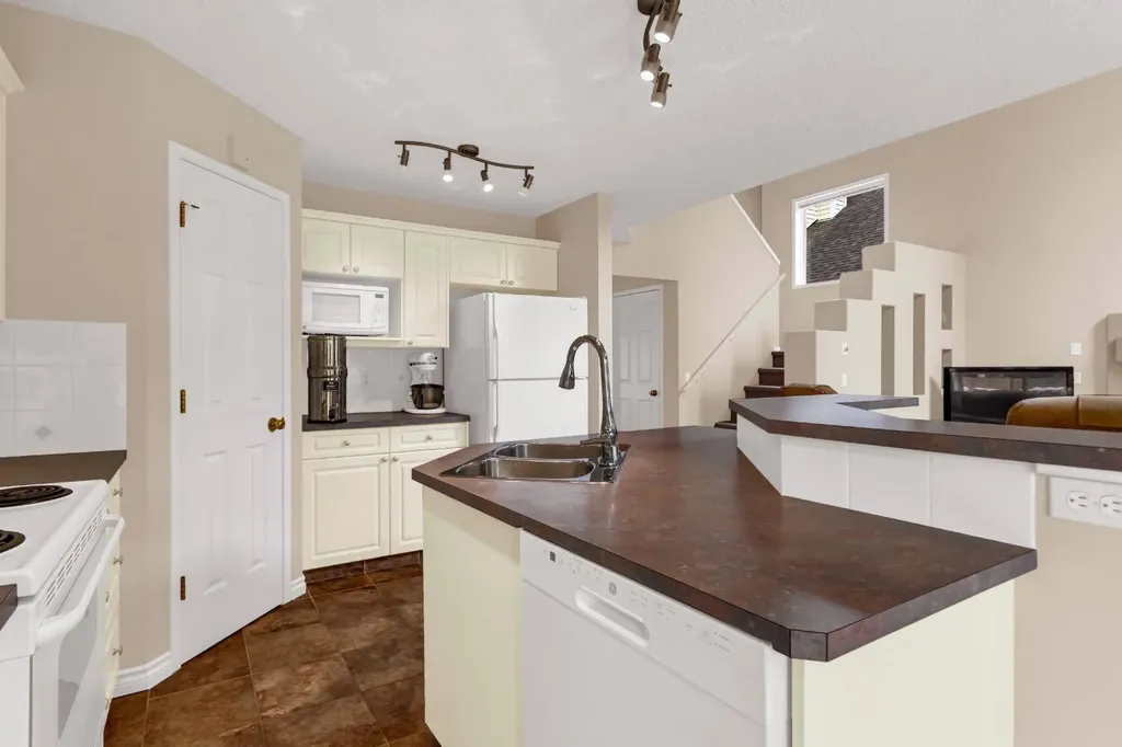 3751 Douglas Ridge Link SE Calgary AB T2Z3H7