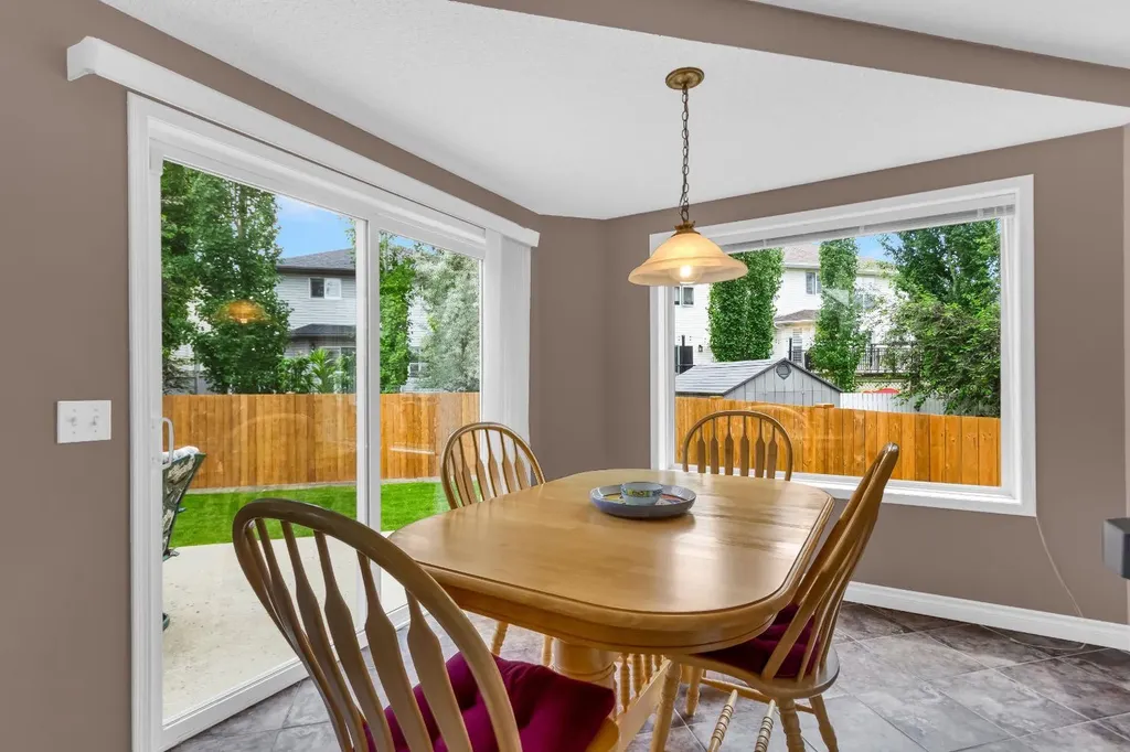 3751 Douglas Ridge Link SE Calgary AB T2Z3H7