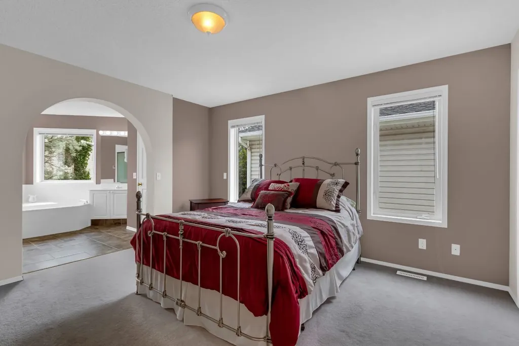 3751 Douglas Ridge Link SE Calgary AB T2Z3H7