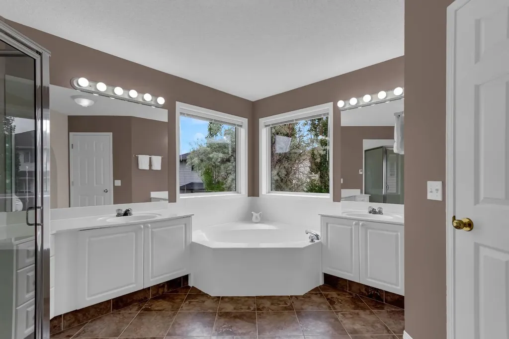 3751 Douglas Ridge Link SE Calgary AB T2Z3H7