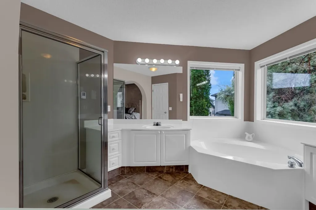 3751 Douglas Ridge Link SE Calgary AB T2Z3H7