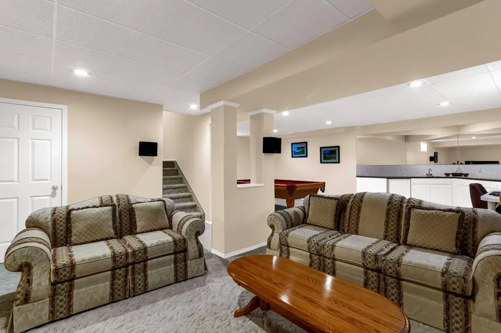 3751 Douglas Ridge Link SE Calgary AB T2Z3H7