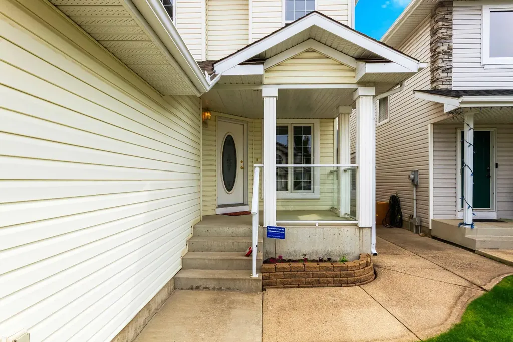 3751 Douglas Ridge Link SE Calgary AB T2Z3H7