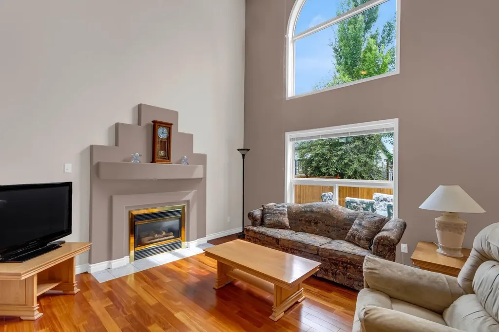 3751 Douglas Ridge Link SE Calgary AB T2Z3H7