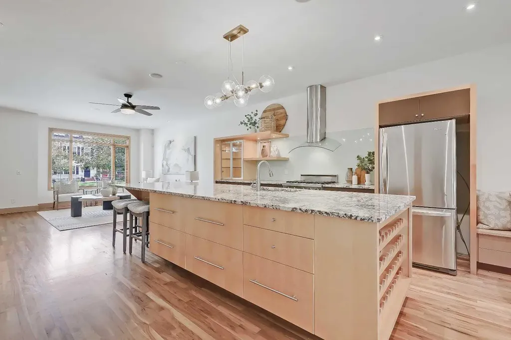 17 Somme Boulevard SW Calgary AB T2T 6K7