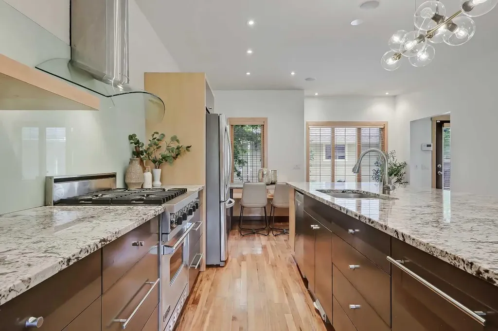 17 Somme Boulevard SW Calgary AB T2T 6K7