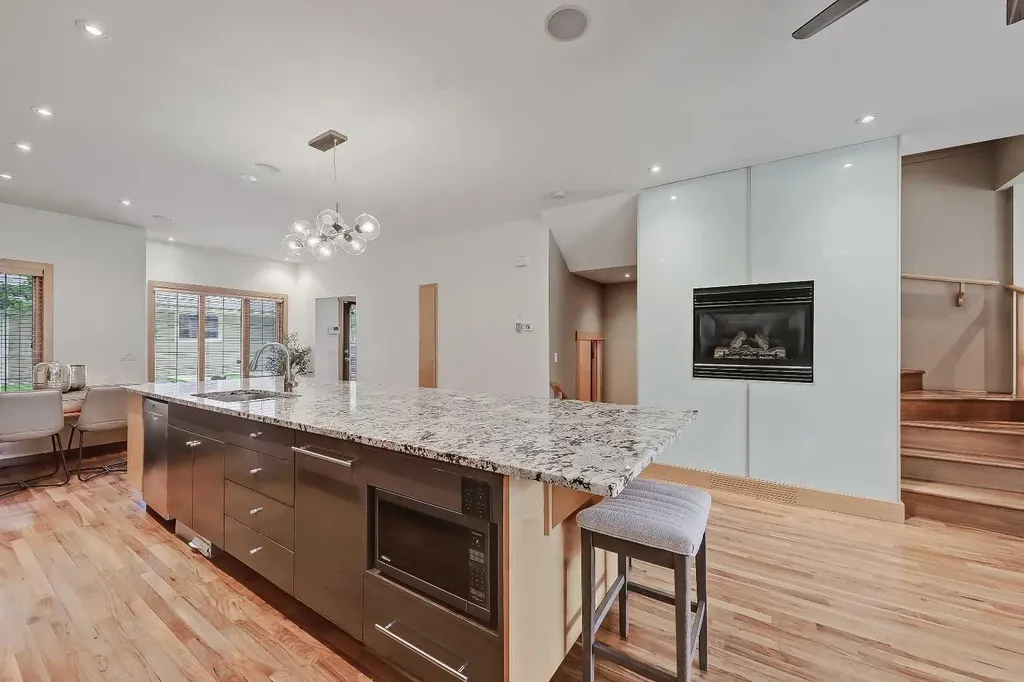 17 Somme Boulevard SW Calgary AB T2T 6K7