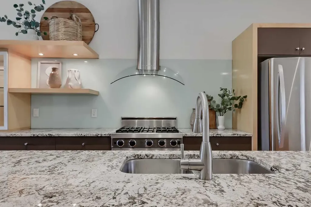 17 Somme Boulevard SW Calgary AB T2T 6K7