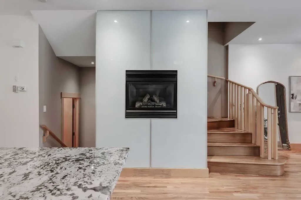 17 Somme Boulevard SW Calgary AB T2T 6K7
