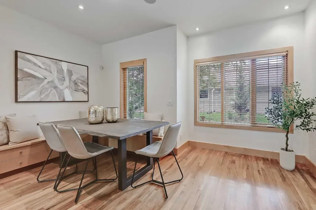 17 Somme Boulevard SW Calgary AB T2T 6K7