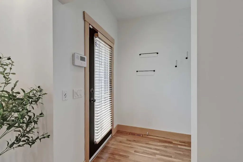 17 Somme Boulevard SW Calgary AB T2T 6K7