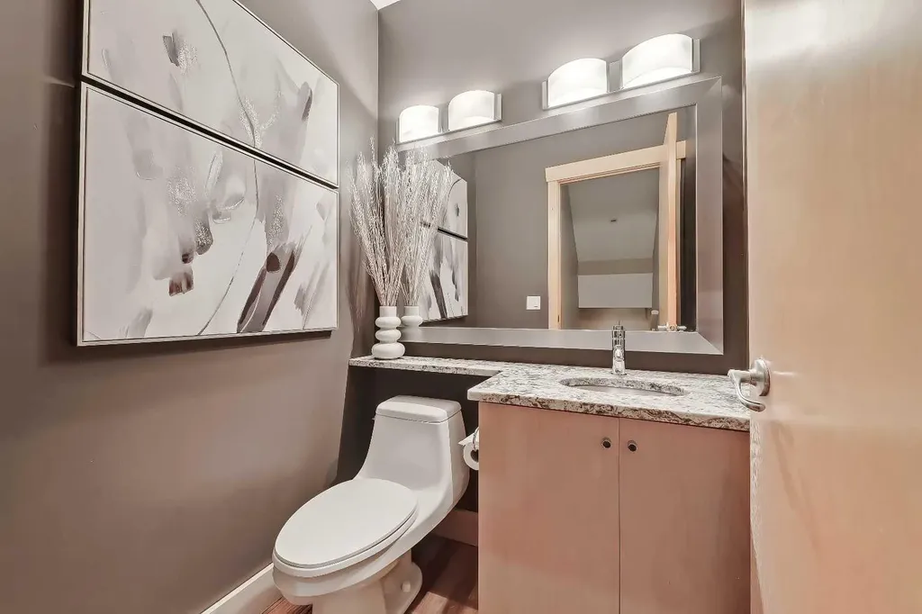 17 Somme Boulevard SW Calgary AB T2T 6K7