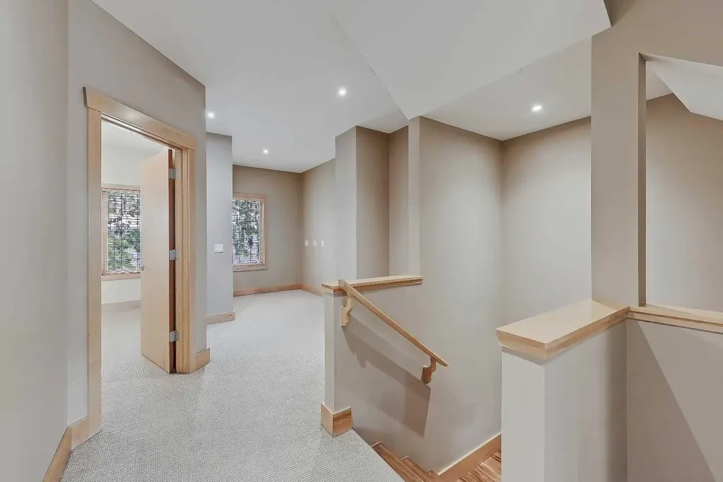 17 Somme Boulevard SW Calgary AB T2T 6K7