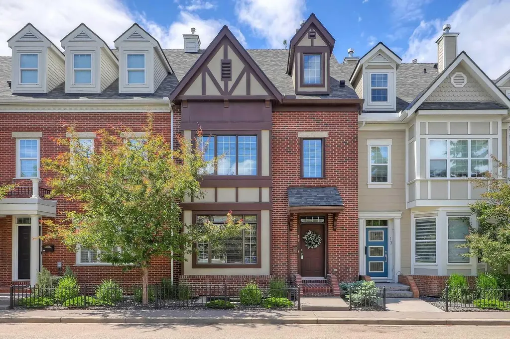 17 Somme Boulevard SW Calgary AB T2T 6K7