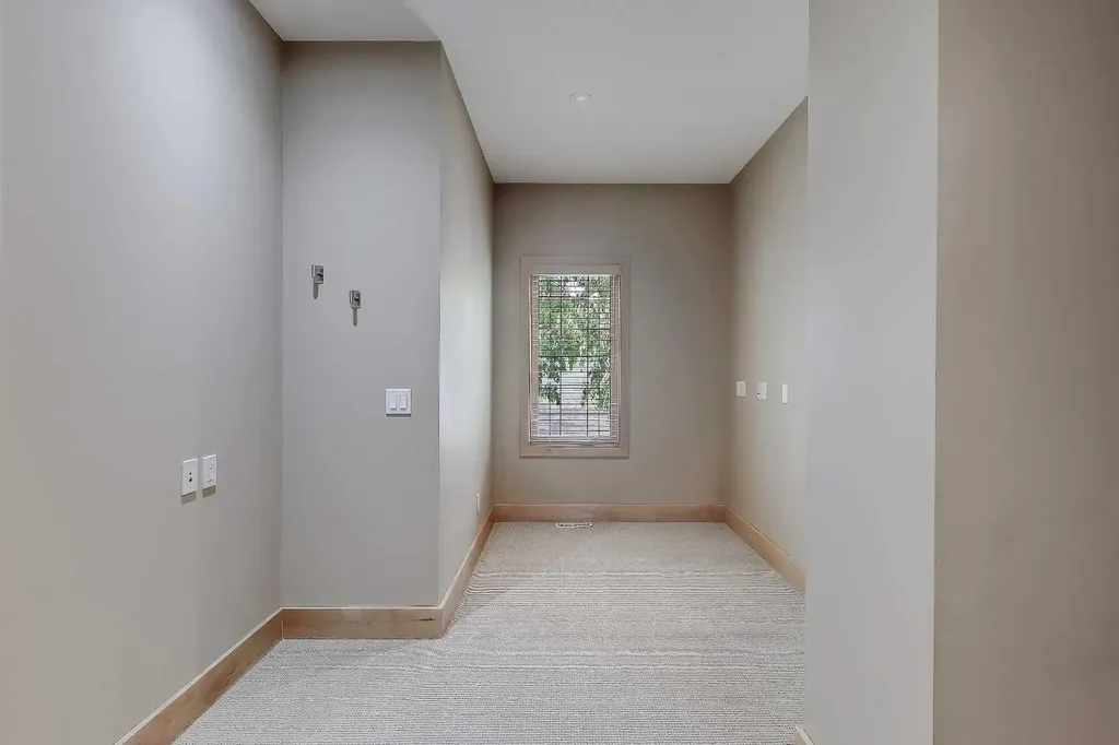 17 Somme Boulevard SW Calgary AB T2T 6K7