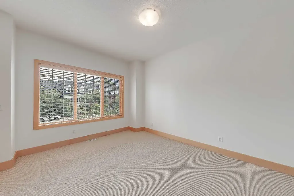 17 Somme Boulevard SW Calgary AB T2T 6K7