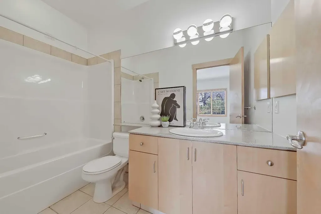 17 Somme Boulevard SW Calgary AB T2T 6K7