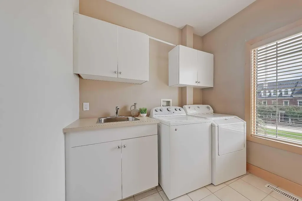 17 Somme Boulevard SW Calgary AB T2T 6K7