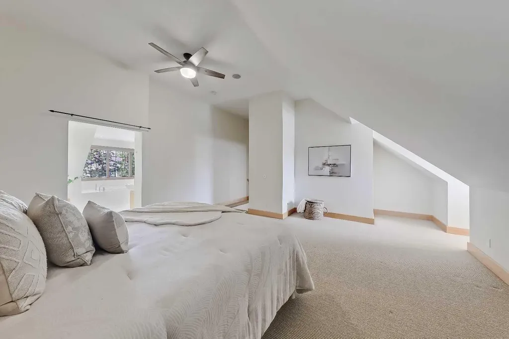 17 Somme Boulevard SW Calgary AB T2T 6K7