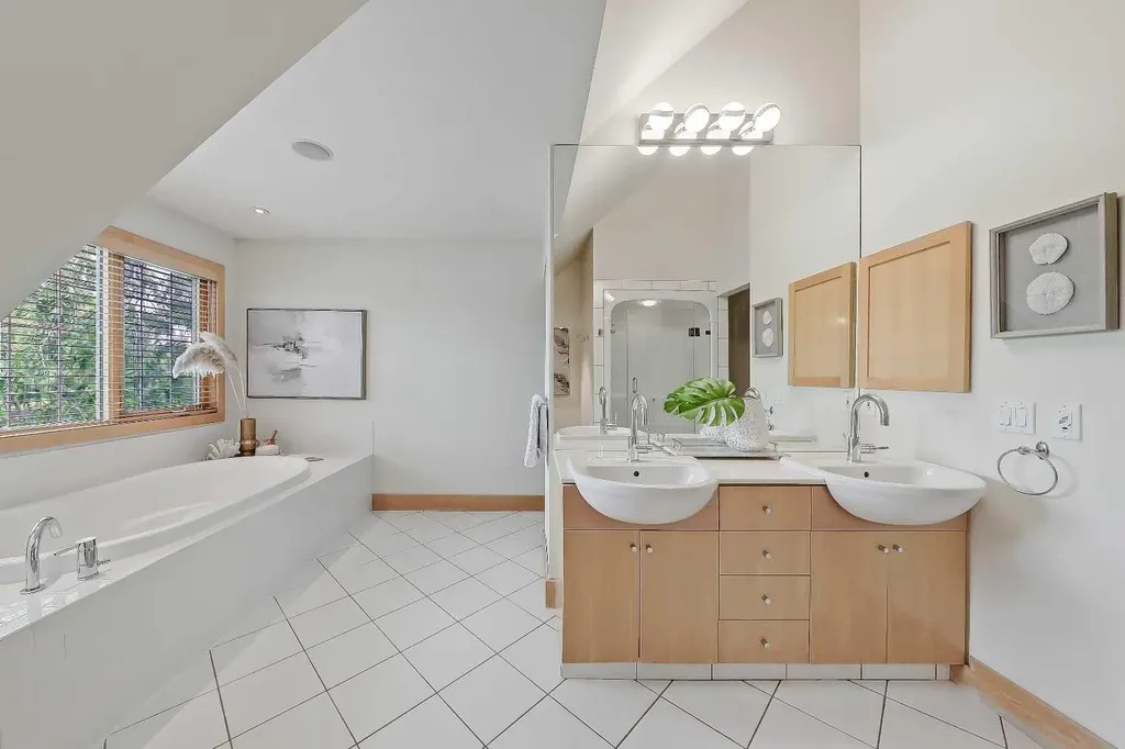 17 Somme Boulevard SW Calgary AB T2T 6K7