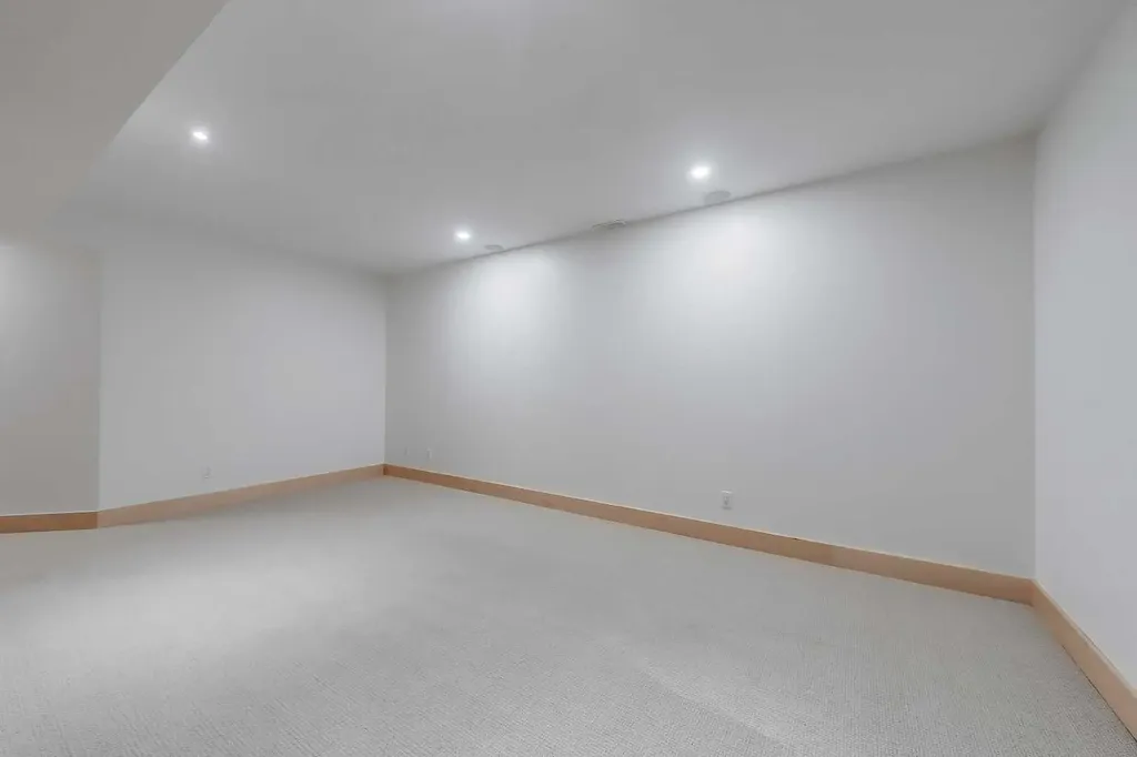 17 Somme Boulevard SW Calgary AB T2T 6K7