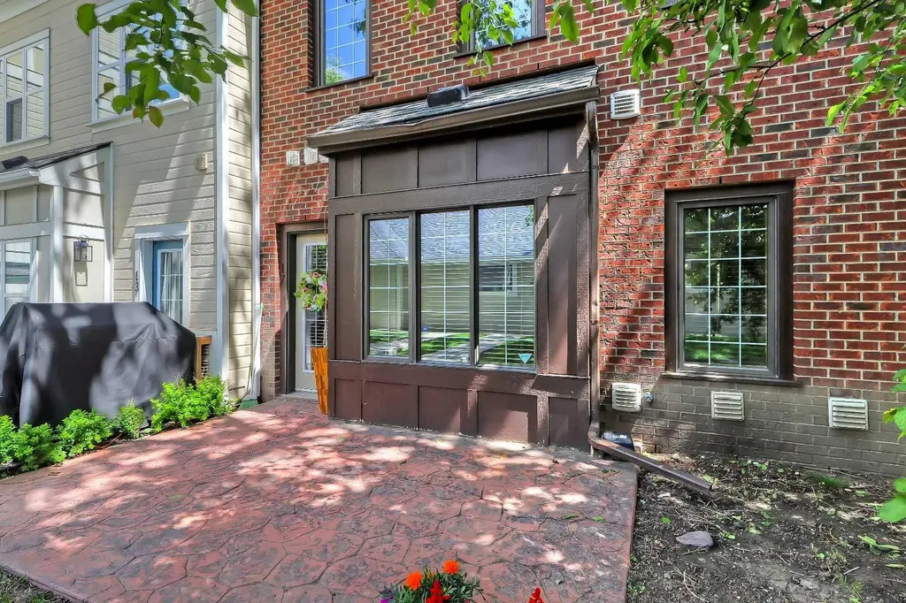 17 Somme Boulevard SW Calgary AB T2T 6K7