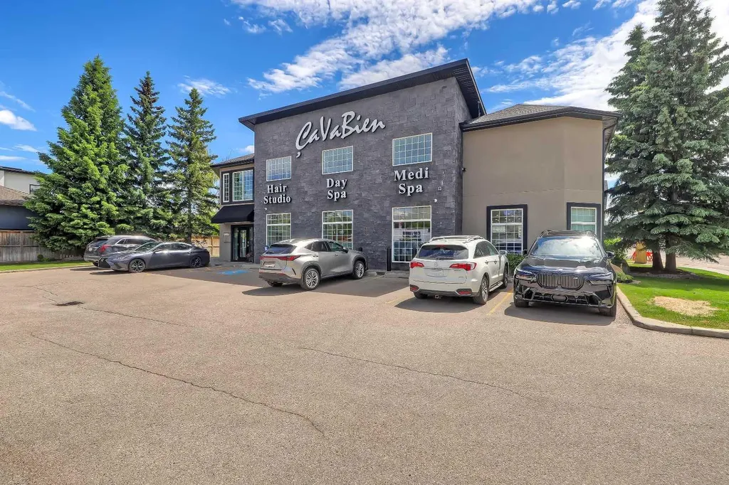 17 Somme Boulevard SW Calgary AB T2T 6K7