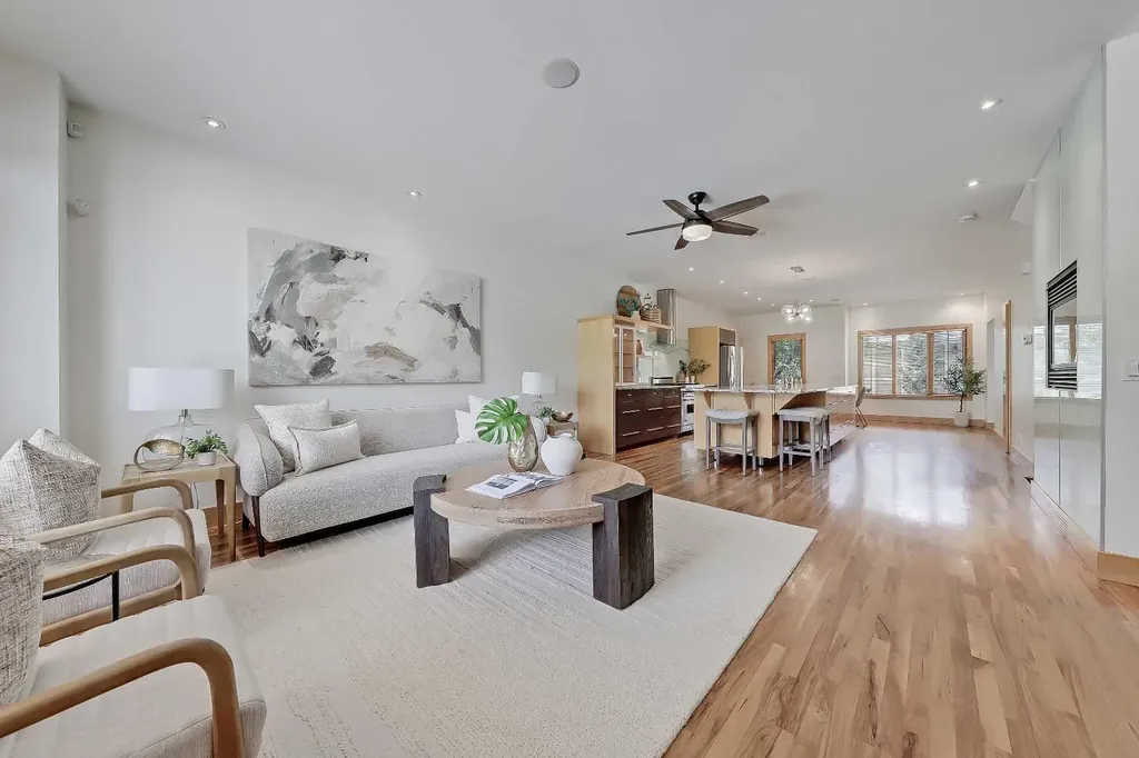 17 Somme Boulevard SW Calgary AB T2T 6K7