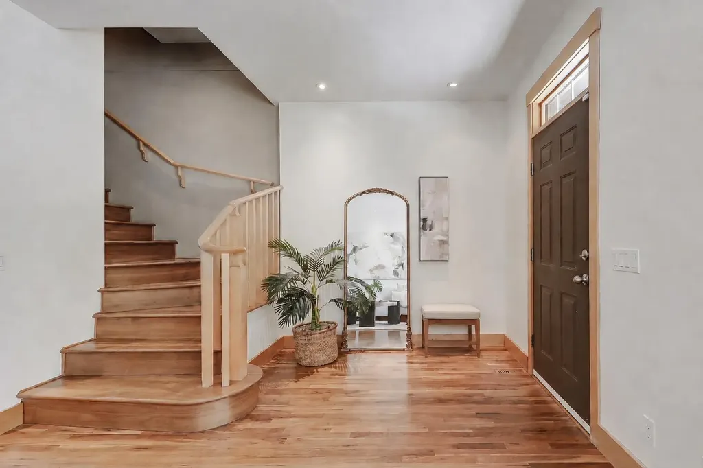 17 Somme Boulevard SW Calgary AB T2T 6K7