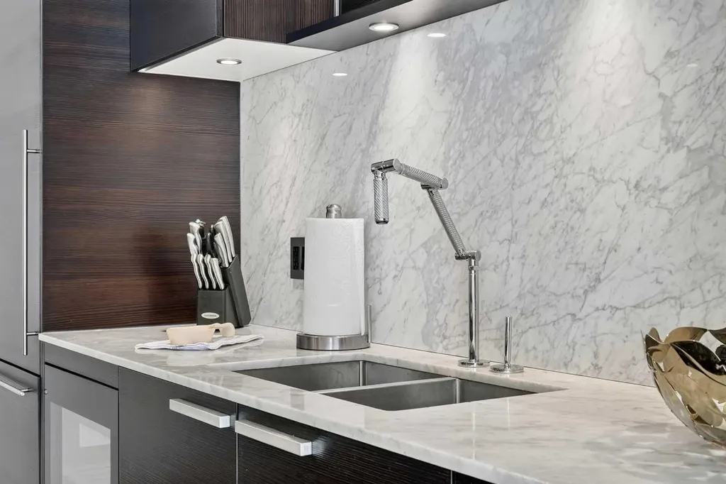 738 1 Avenue SW Calgary AB T2P5G8