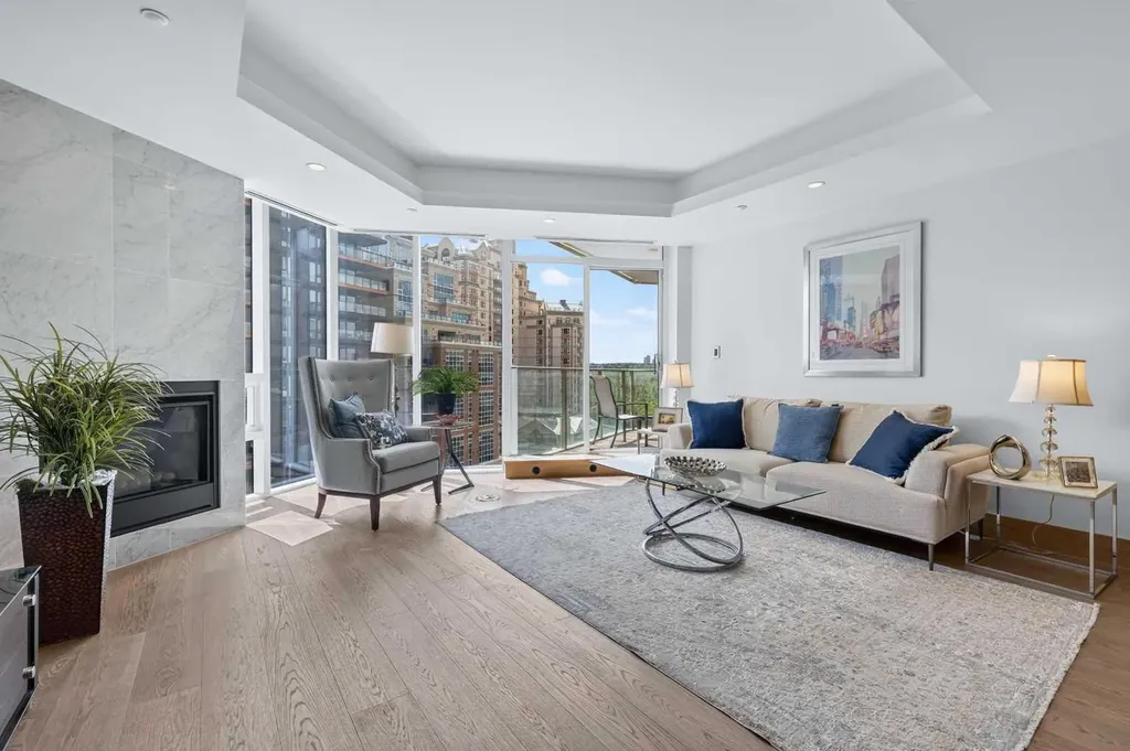 738 1 Avenue SW Calgary AB T2P5G8