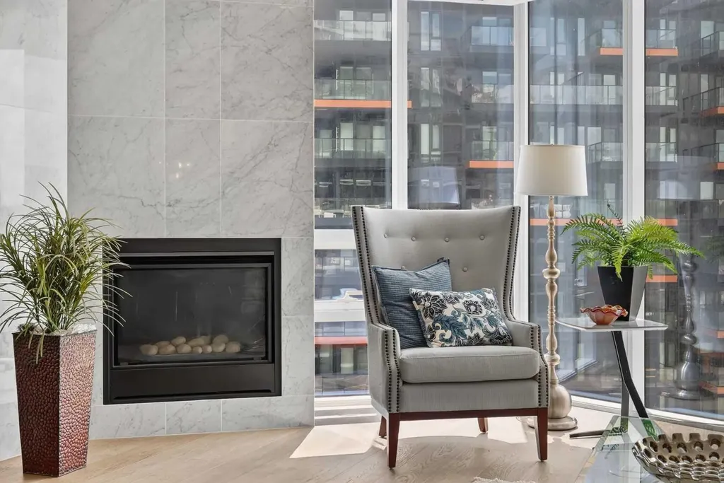 738 1 Avenue SW Calgary AB T2P5G8