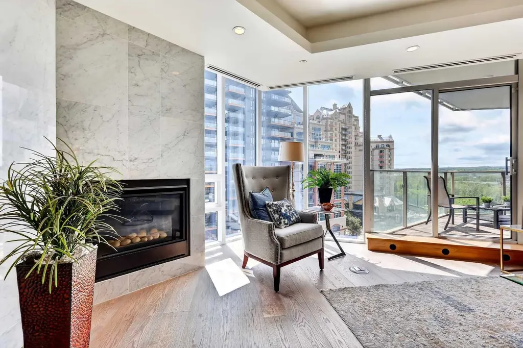 738 1 Avenue SW Calgary AB T2P5G8